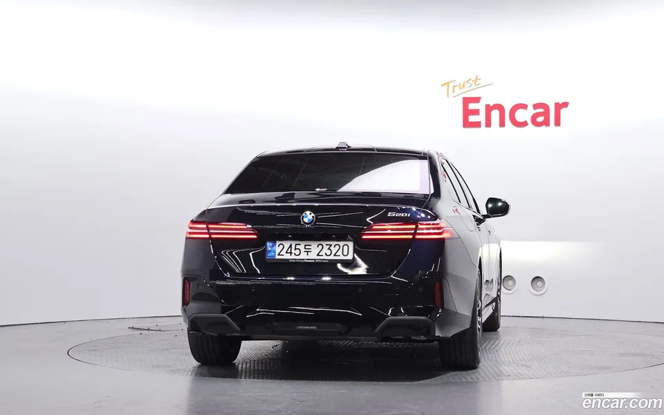 BMW 5 Series 520i M 2024 — thumbnail 4