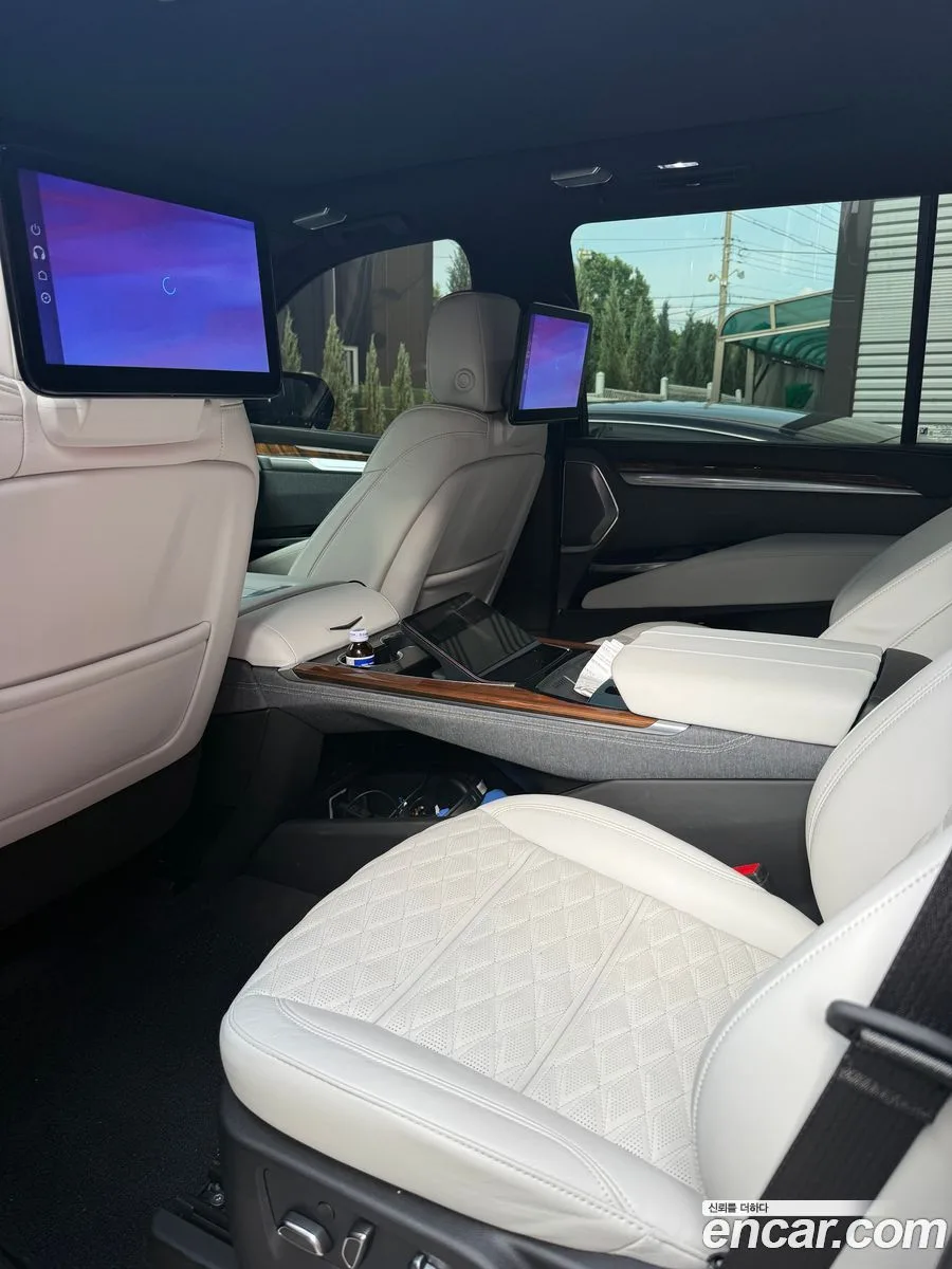 Cadillac Escalade 6.2 ESV 2025 — photo 1, buy with delivery to Moscow