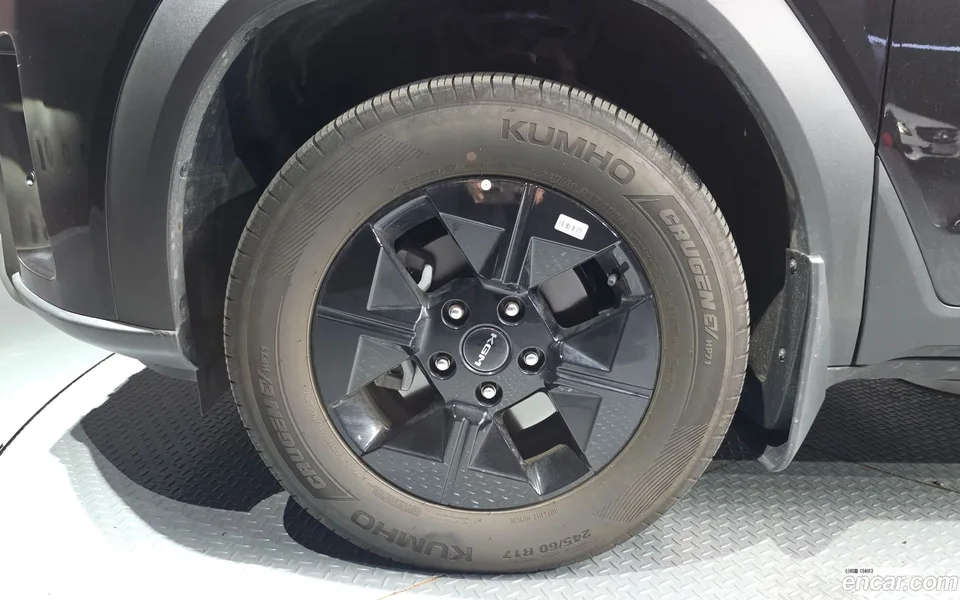 KG Mobility Musso EV AWD 2025 — thumbnail 2