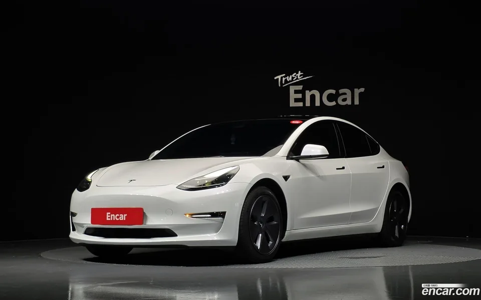 Tesla Model 3 AWD 2022 — photo 1, buy with delivery to Moscow