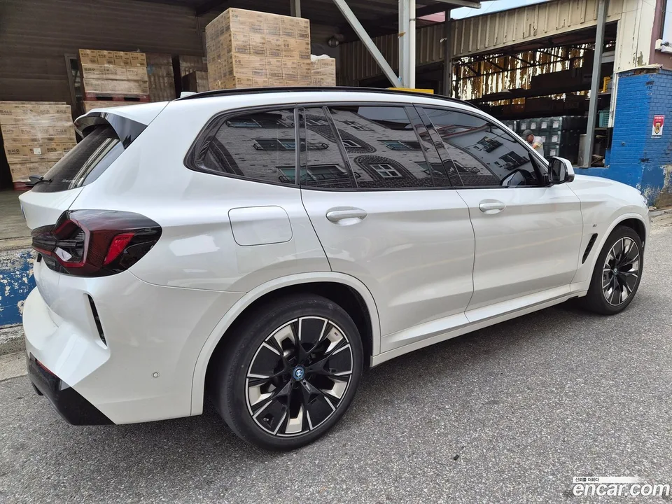 BMW iX3 M 2024 — thumbnail 3