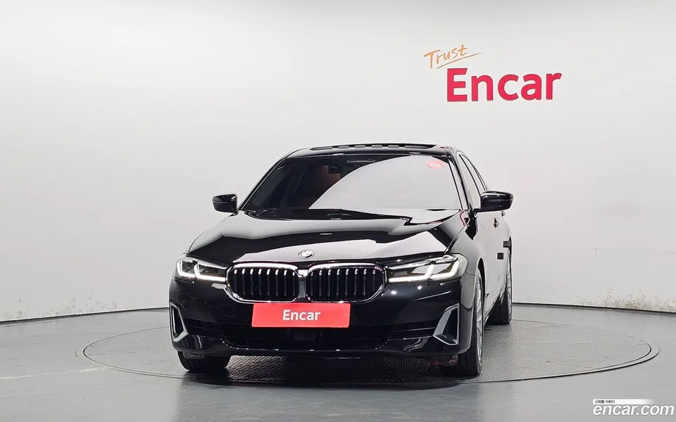 BMW 5 Series 520i 2023 — thumbnail 3