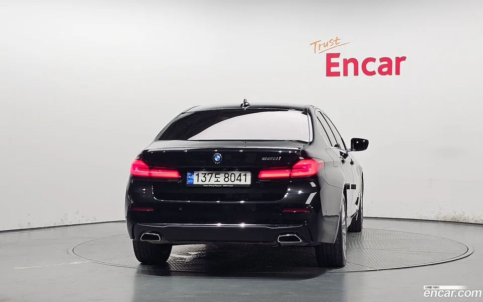 BMW 5 Series 520i 2023 — thumbnail 4