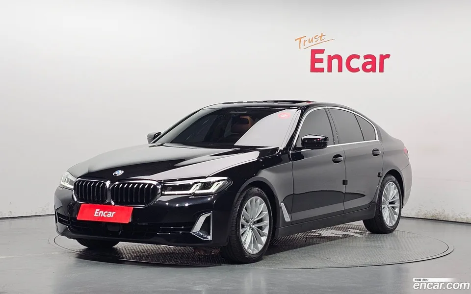 BMW 5 Series 520i 2023 — photo 1, buy with delivery to Moscow