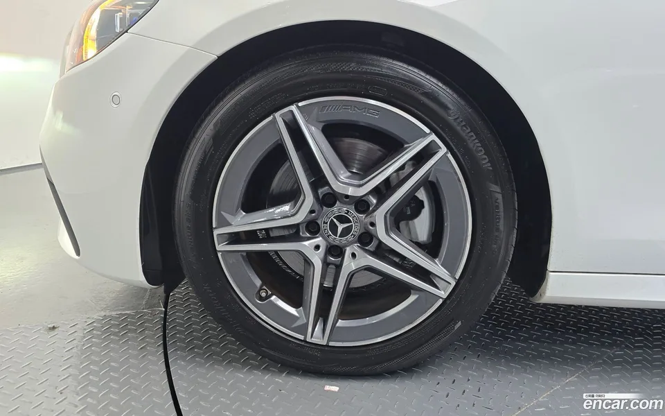 Mercedes-Benz E-Class E250 AMG Line 2023 — thumbnail 2
