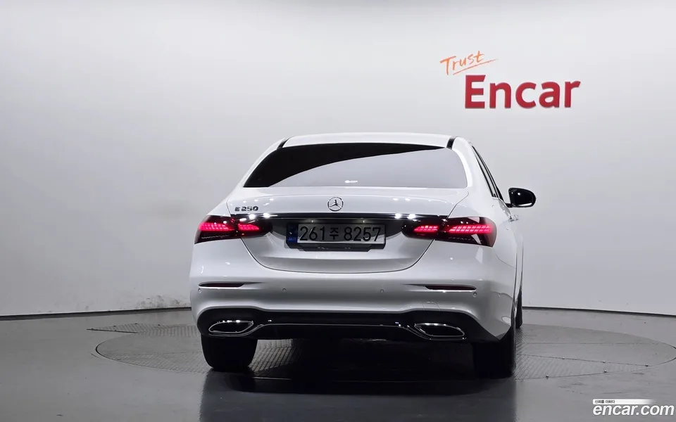 Mercedes-Benz E-Class E250 AMG Line 2023 — thumbnail 4