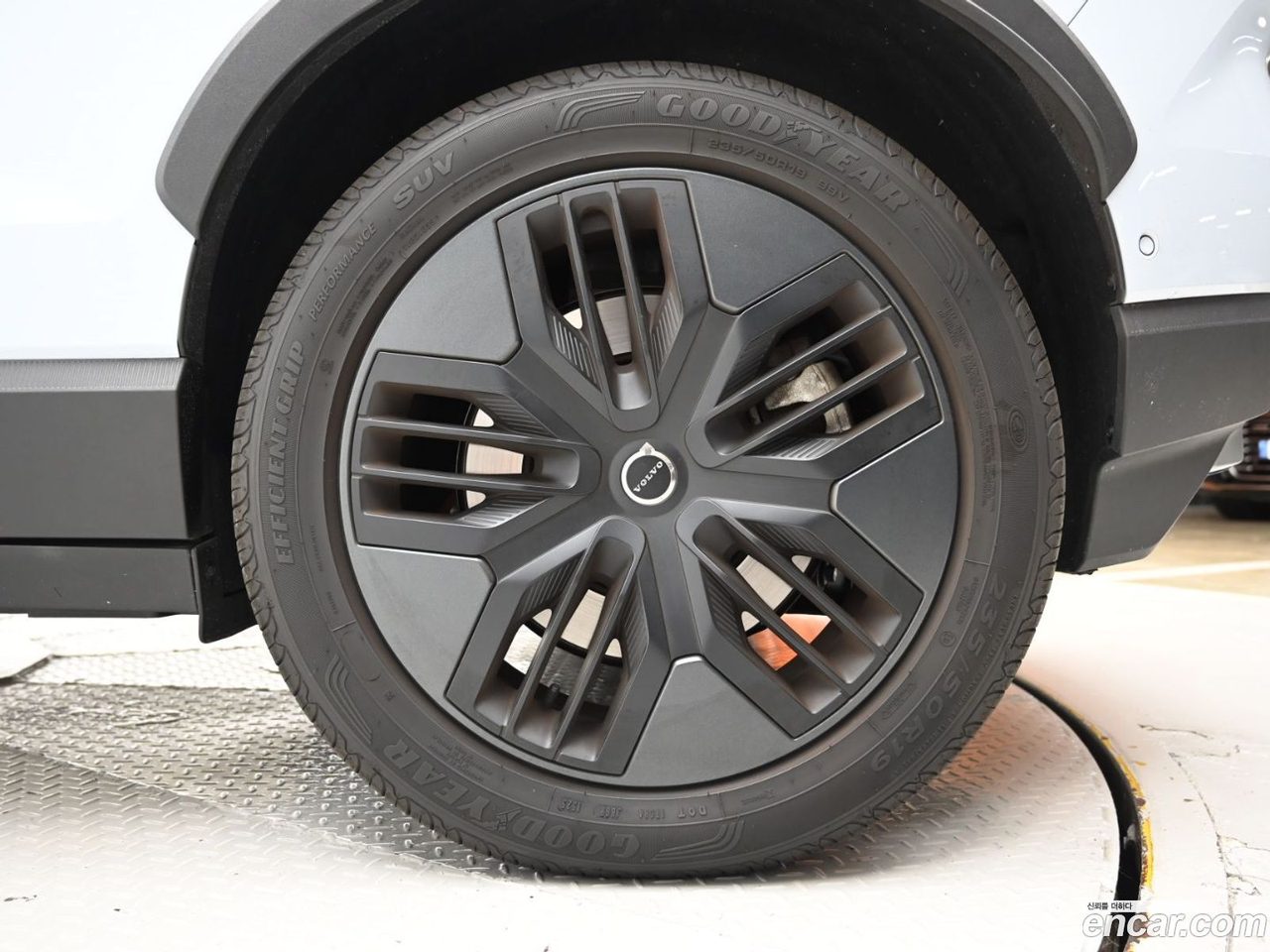 Volvo EX30 Cross Country 2025 — 2