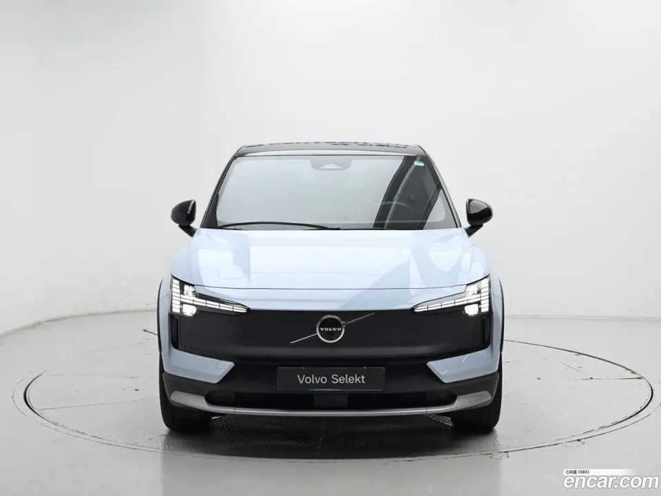 Volvo EX30 Cross Country 2025 — thumbnail 3