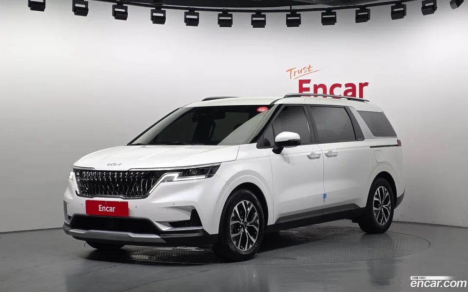 Kia Carnival 9 2022 — photo 1, buy with delivery to Moscow