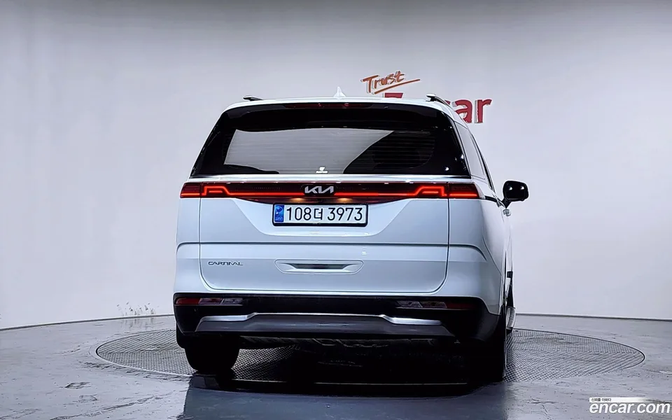 Kia Carnival 9 2023 — thumbnail 4