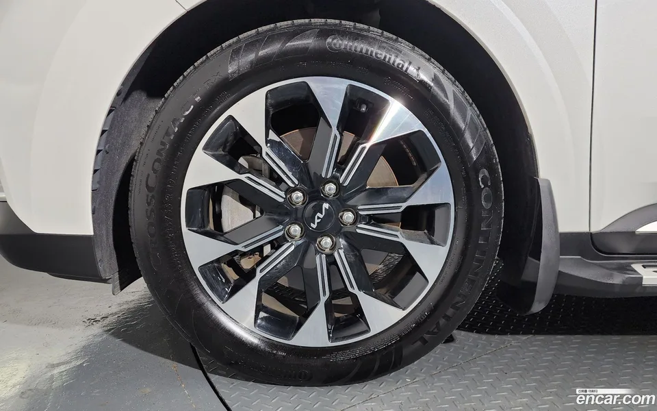 Kia Carnival 9 2023 — thumbnail 5