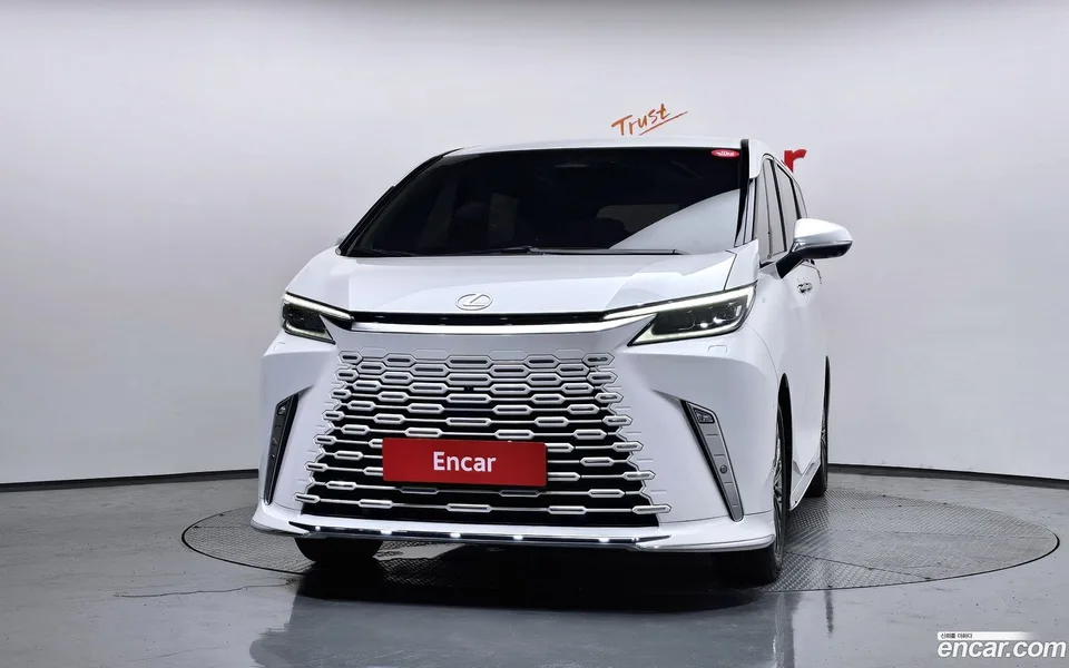 Lexus LM 500h 2025 — thumbnail 3