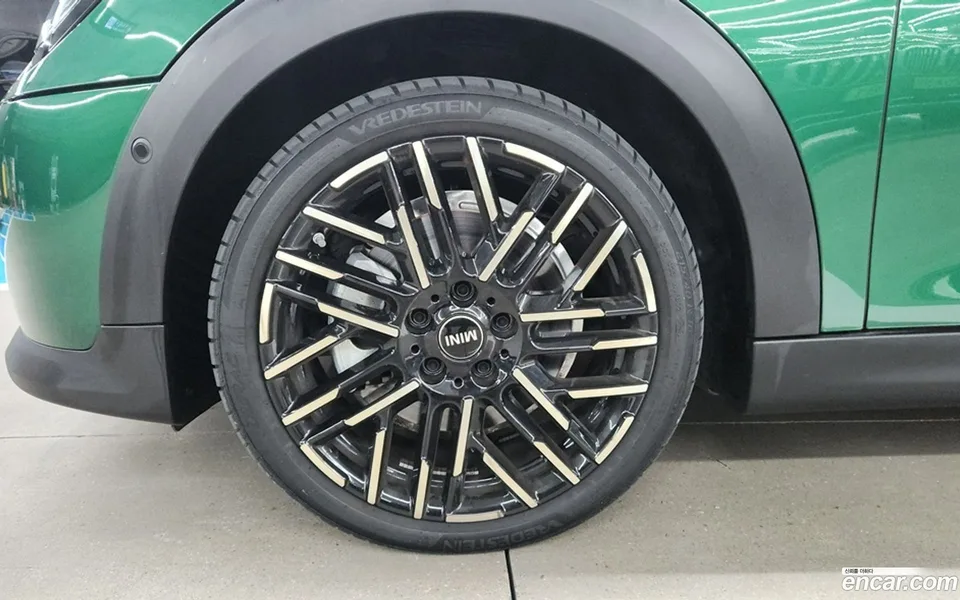 MINI Cooper S 5 2025 — thumbnail 2
