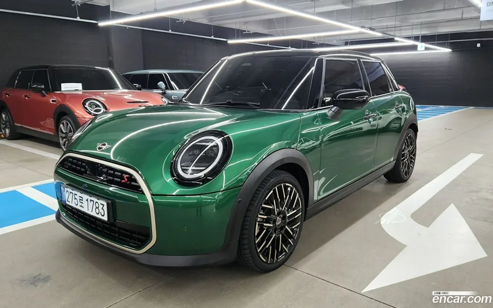 MINI Cooper S 5 2025 — photo 1, buy with delivery to Moscow