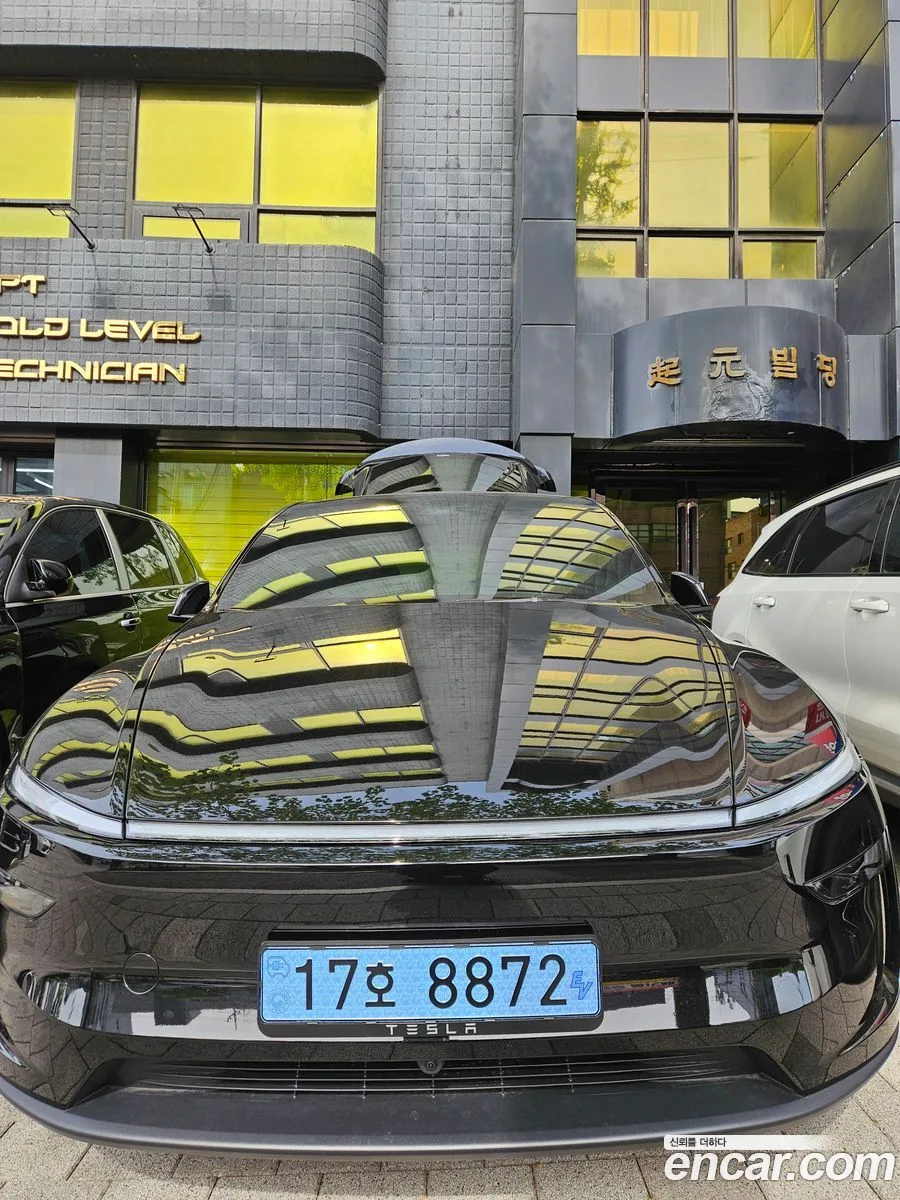 Tesla Model Y RWD 2026 — photo 1, buy with delivery to Moscow