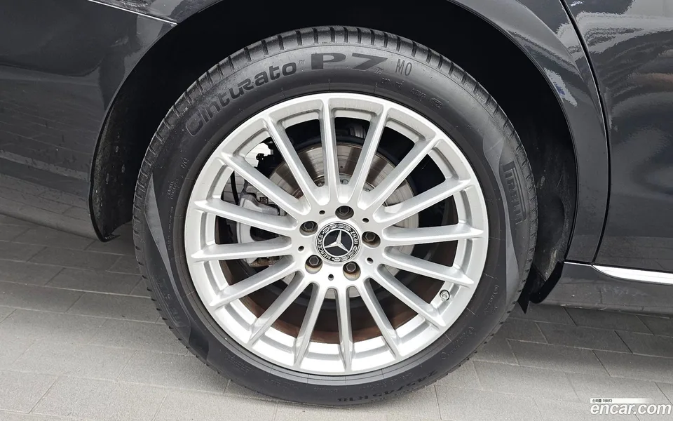 Mercedes-Benz E-Class E250 2023 — thumbnail 2