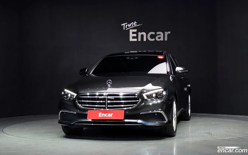 Mercedes-Benz E-Class E250 2023 — thumbnail 3