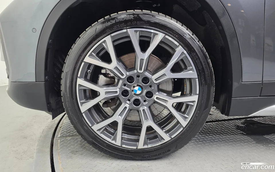 BMW X1 xDrive 20i xLine 2022 — thumbnail 2