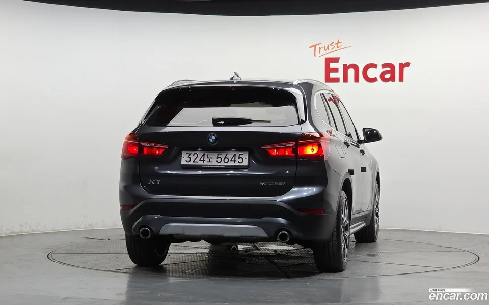 BMW X1 xDrive 20i xLine 2022 — thumbnail 4