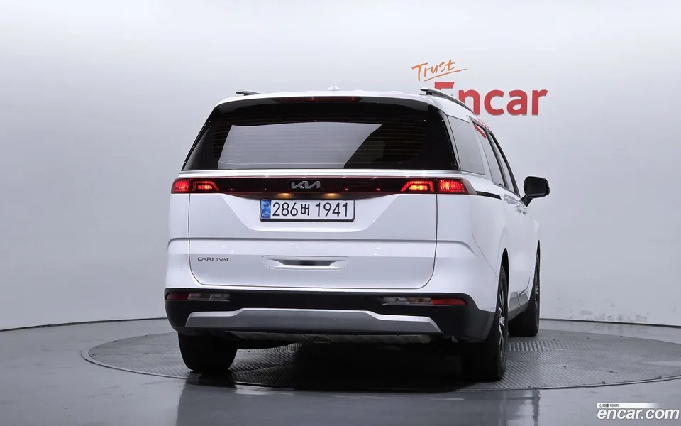 Kia Carnival 9 2022 — thumbnail 4