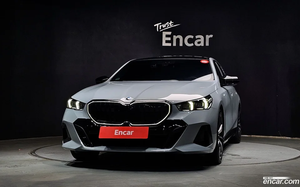BMW 5 Series 530i xDrive M 2023 — thumbnail 3