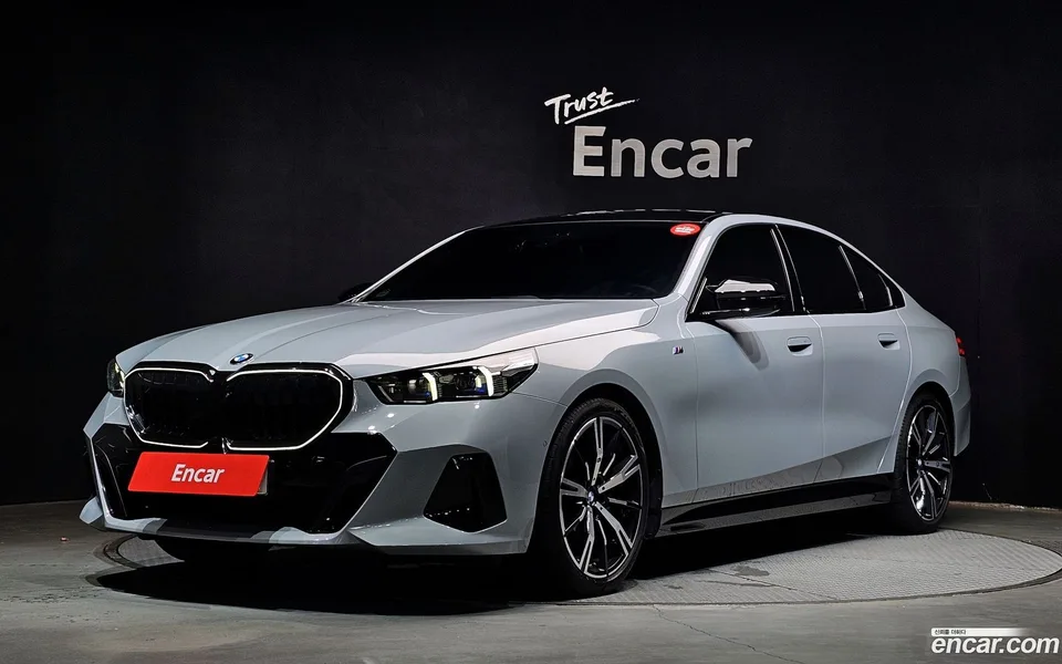 BMW 5 Series 530i xDrive M 2023 — photo 1, buy with delivery to Moscow