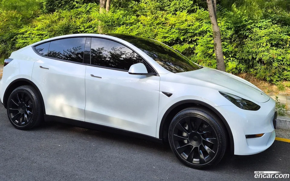 Tesla Model Y AWD 2022 — thumbnail 4