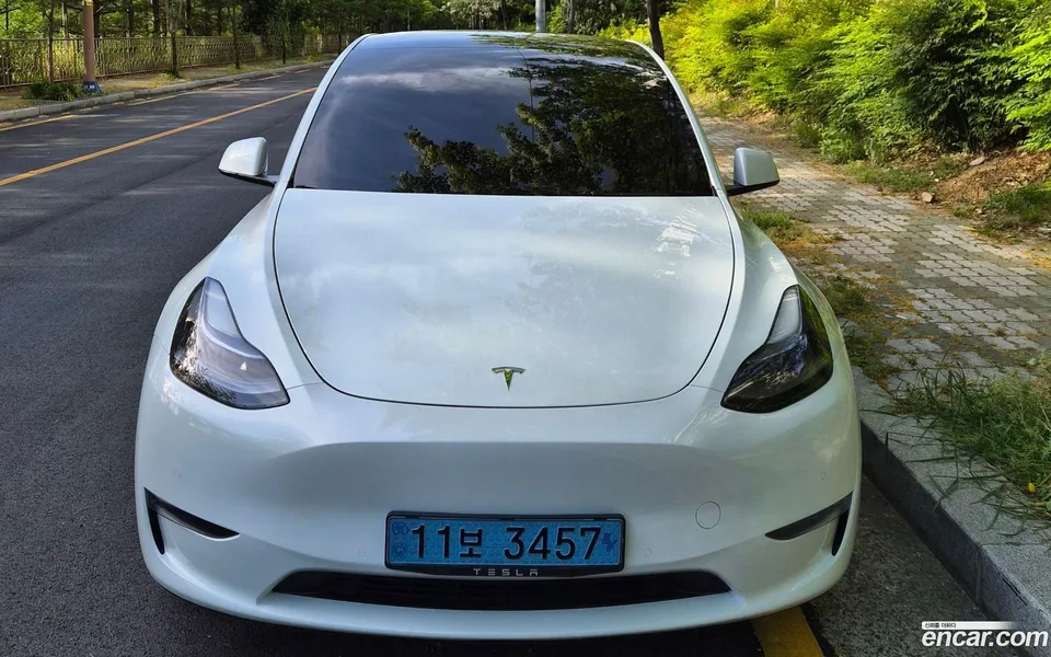 Tesla Model Y AWD 2022 — photo 1, buy with delivery to Moscow