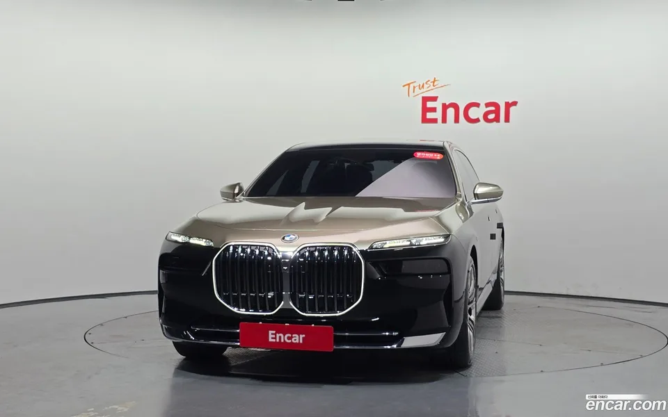 BMW 7 Series 740i sDrive 2023 — thumbnail 3