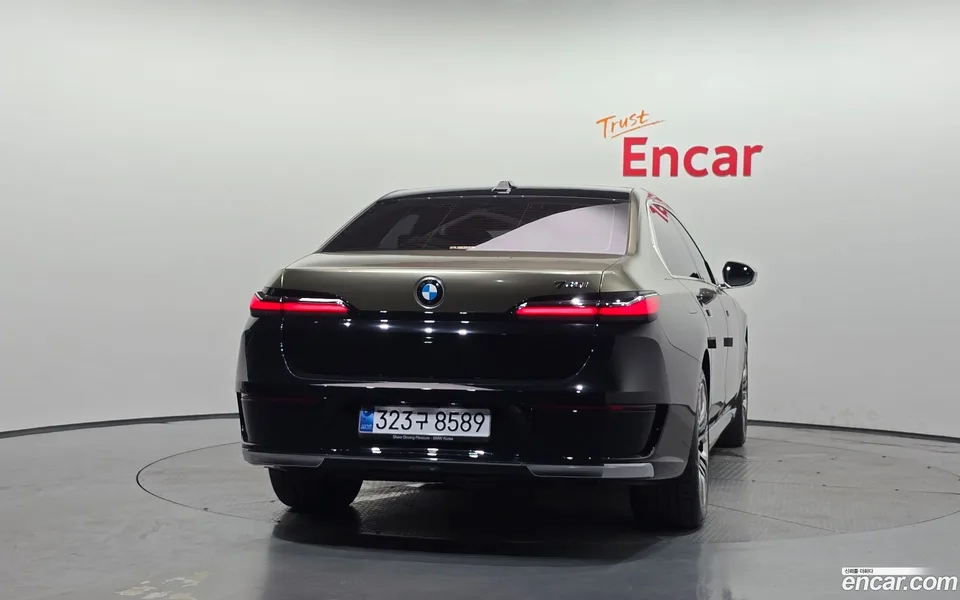 BMW 7 Series 740i sDrive 2023 — thumbnail 4