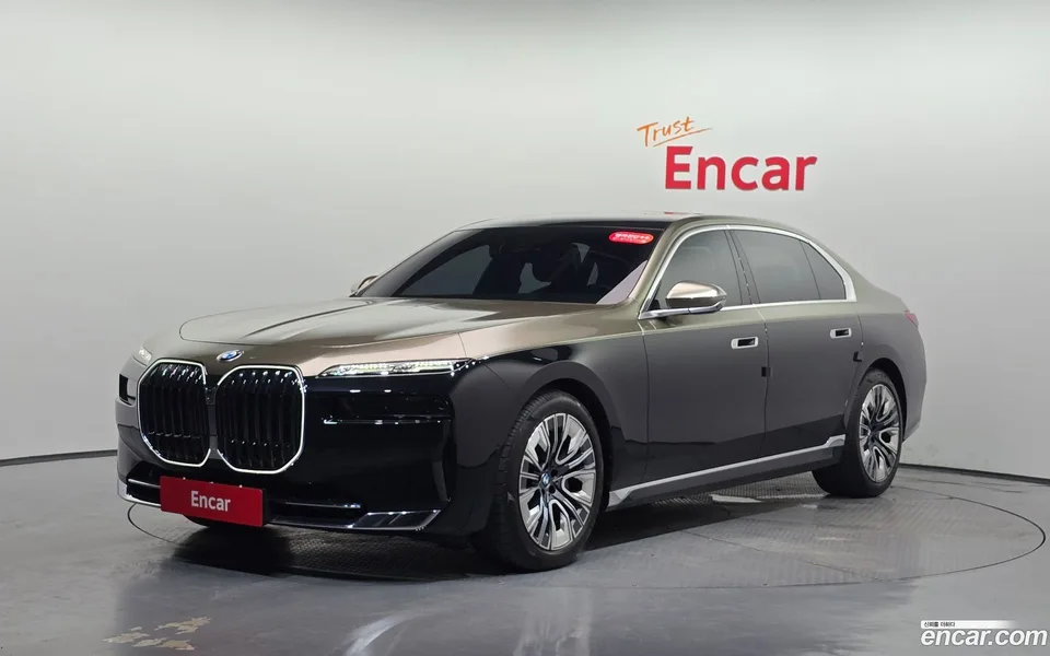 BMW 7 Series 740i sDrive 2023 — фото 1, купить с доставкой в Москву