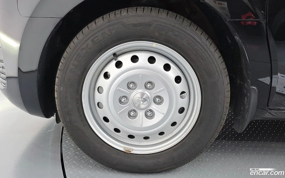 Hyundai Staria 3 2025 — thumbnail 2