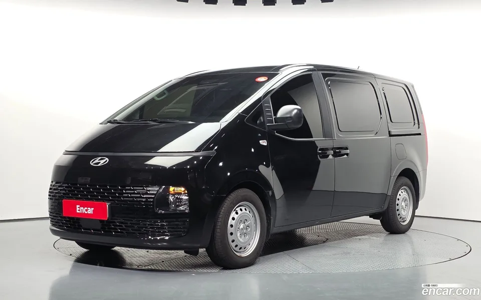 Hyundai Staria 3 2025 — photo 1, buy with delivery to Moscow
