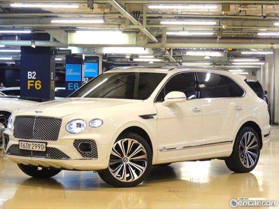 Bentley Bentayga 4.0 V8 2022 — photo 1, buy with delivery to Moscow