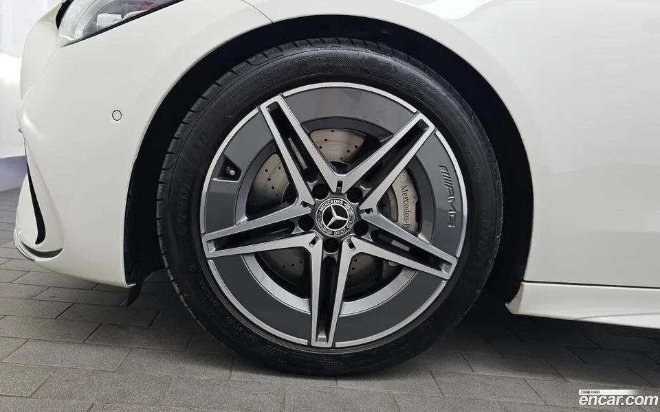 Mercedes-Benz C-Class C200 AMG Line 2025 — thumbnail 2