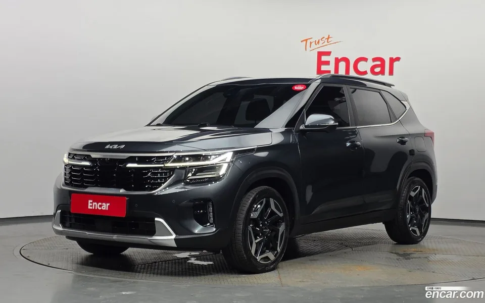Kia Seltos 1.6 2WD 2023 — photo 1, buy with delivery to Moscow