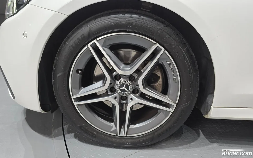 Mercedes-Benz E-Class E250 AMG Line 2023 — thumbnail 2