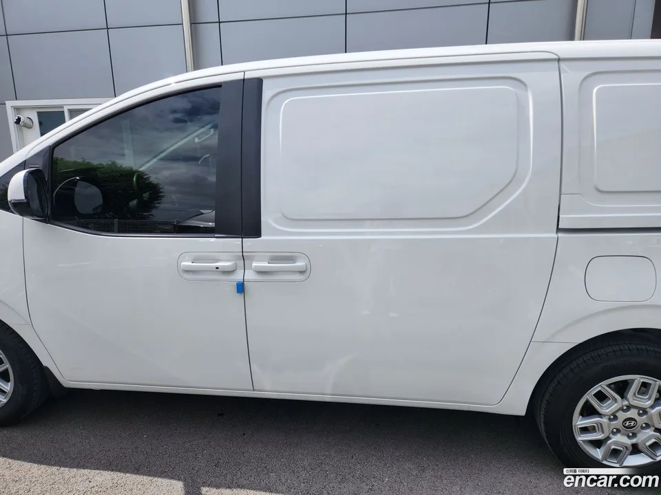 Hyundai Staria 3 2025 — thumbnail 2