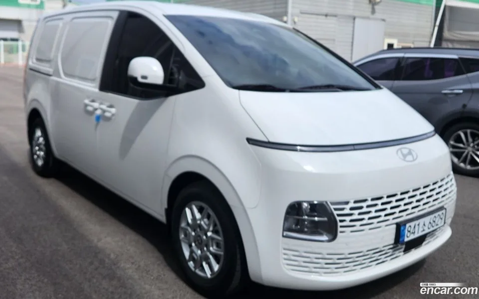 Hyundai Staria 3 2025 — photo 1, buy with delivery to Moscow