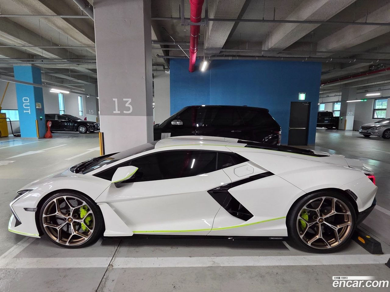 Lamborghini Revuelto 2025 — 3