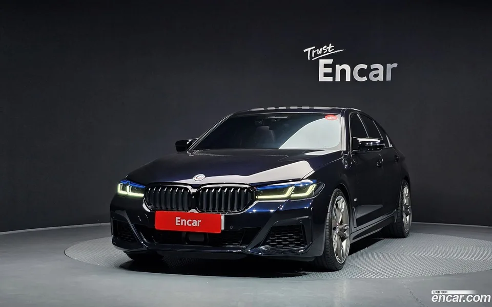 BMW 5 Series M550i xDrive 2023 — thumbnail 3