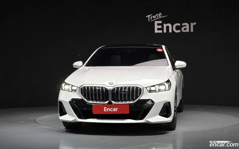 BMW 5 Series 520i M 2025 — thumbnail 3
