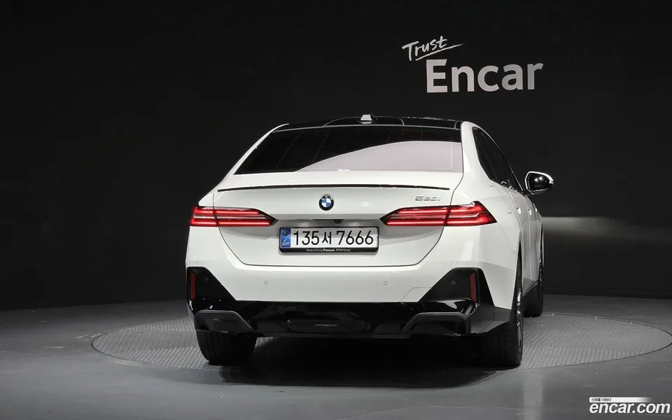 BMW 5 Series 520i M 2025 — thumbnail 4