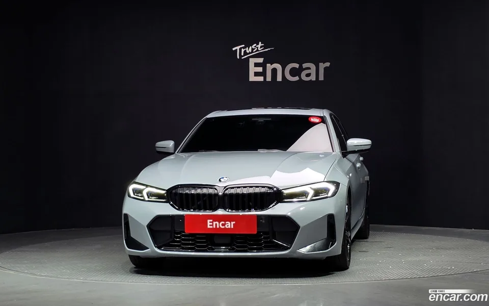 BMW 3 Series 320i M 2023 — thumbnail 3