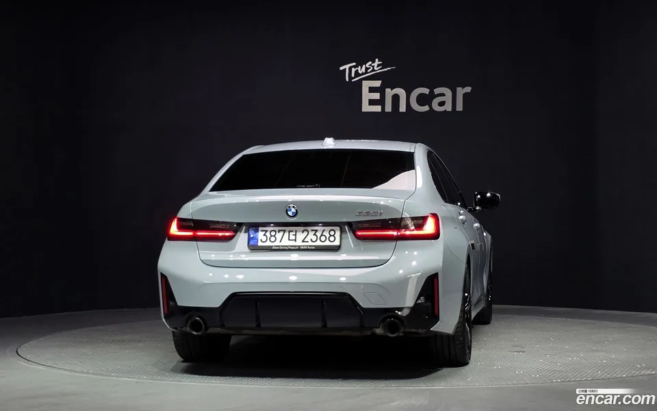 BMW 3 Series 320i M 2023 — thumbnail 4
