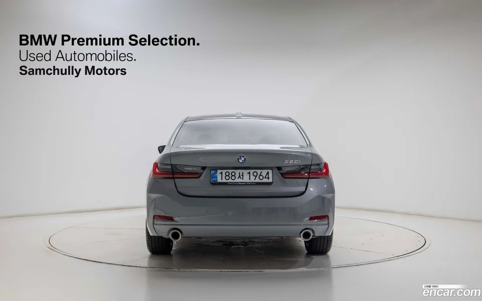 BMW 3 Series 320i 2025 — thumbnail 3