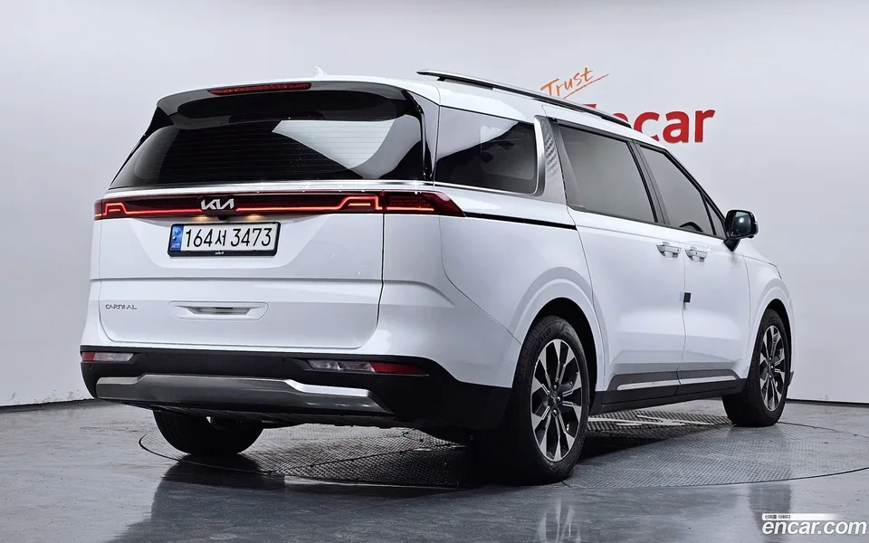 Kia Carnival 9 2022 — photo 1, buy with delivery to Moscow