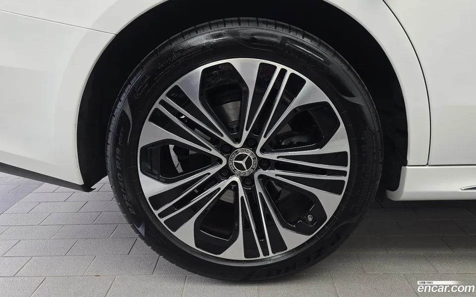 Mercedes-Benz E-Class E220d 4MATIC 2026 — thumbnail 5