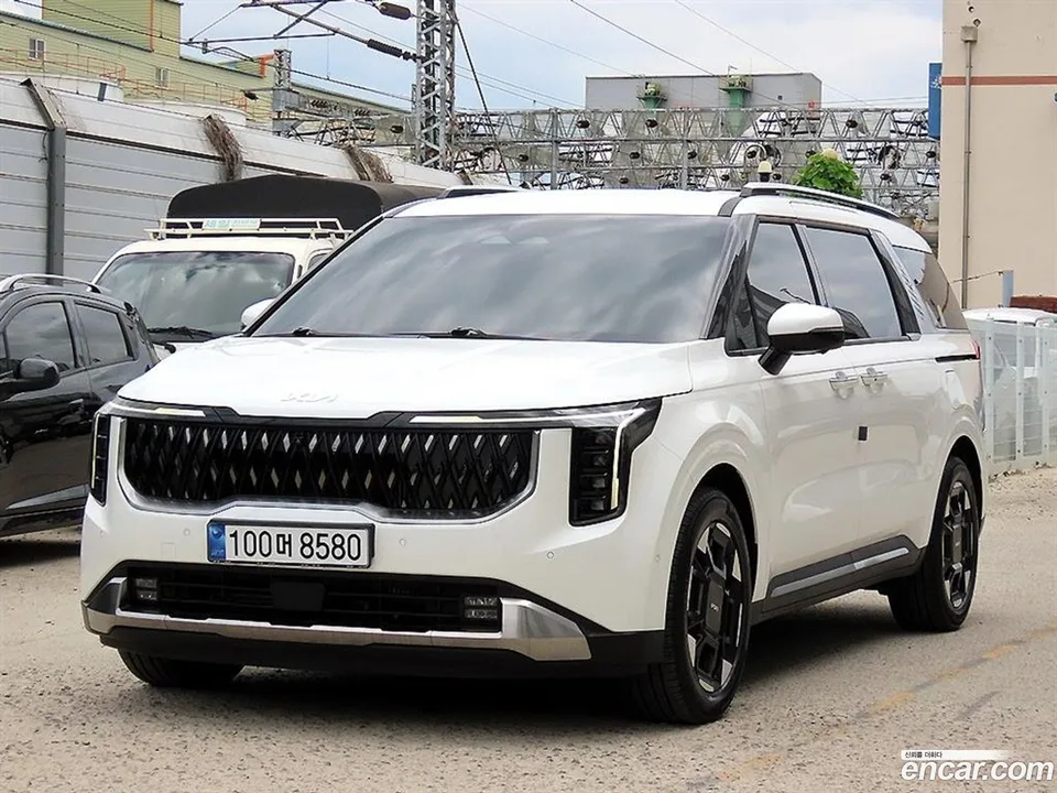 Kia Carnival HEV 7 2025 — photo 1, buy with delivery to Moscow