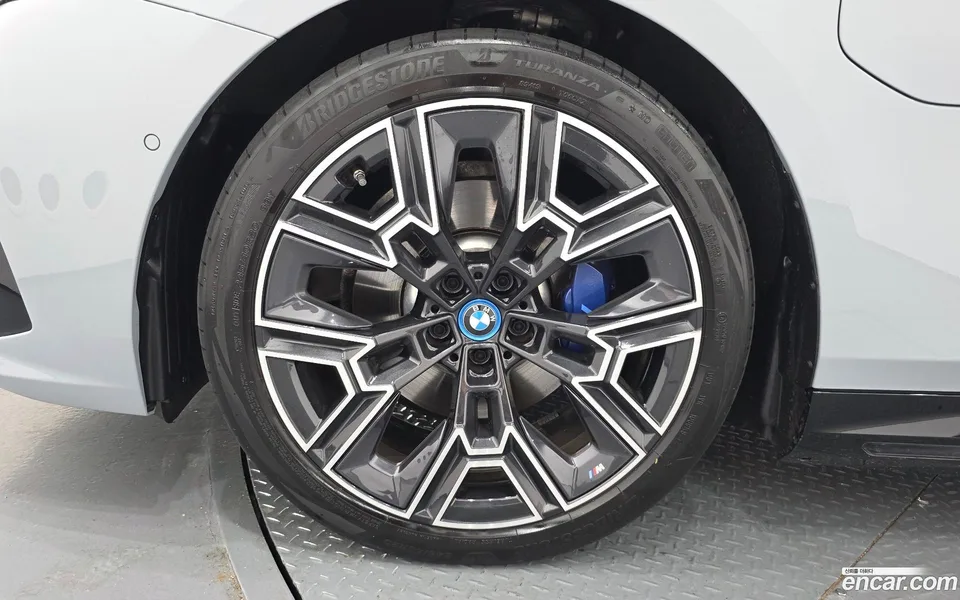 BMW 5 Series 530e M 2025 — thumbnail 2